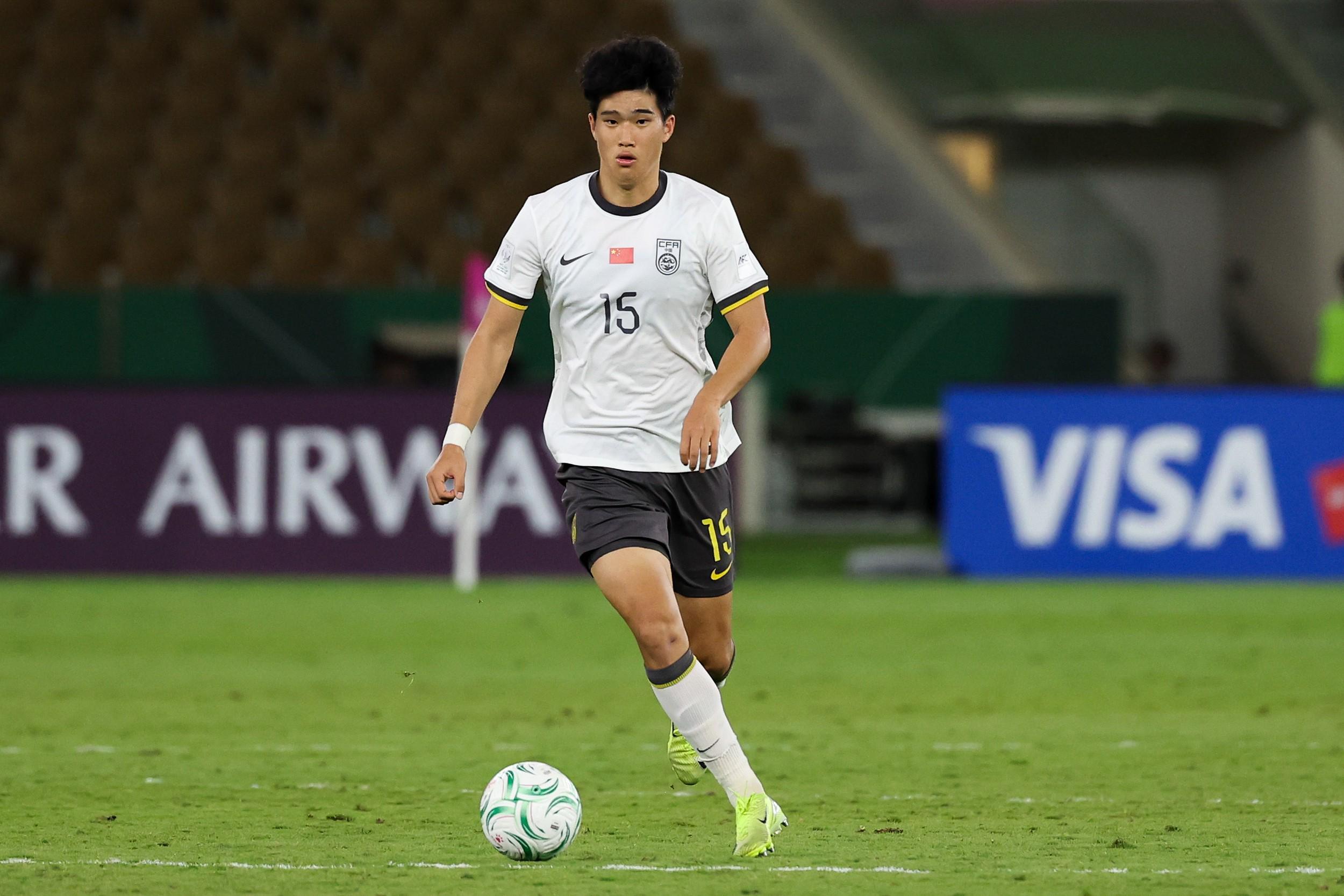 乐鱼官方网站最新版本下载-彭啸：小时候梦想踢中锋；拜合拉木有舞蹈天赋