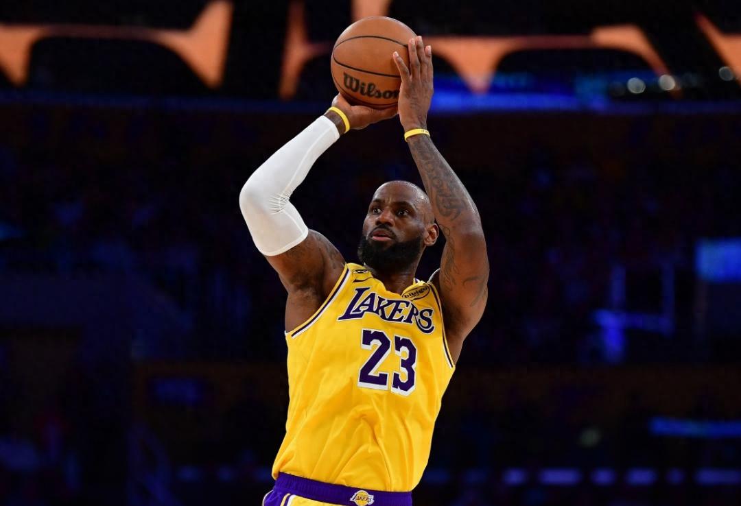 乐鱼官方网站赛事分析-才打28场比赛，就改变NBA格局，难怪你41岁能拿5267万顶薪