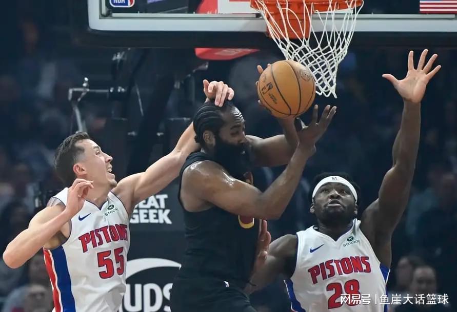 乐鱼官方网站竞品对比-骑士113-109活塞！莫布里三人盛赞哈登，而哈登两点也成重中之重